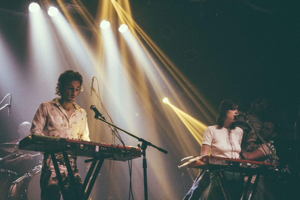 La Femme Niceto tocando en vivo. Fotografia hecha por Sofia Seguro.